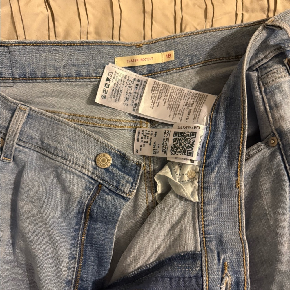 Levi’s Women’s Relaxed Jeans in Soft Blue size 18 - Picture 3 of 4